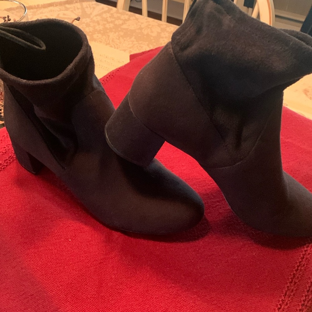 Adrienne Vittadini ankle booties
